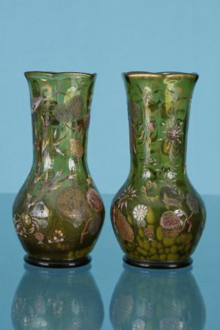 Paire de vases pansus à col hexagonal