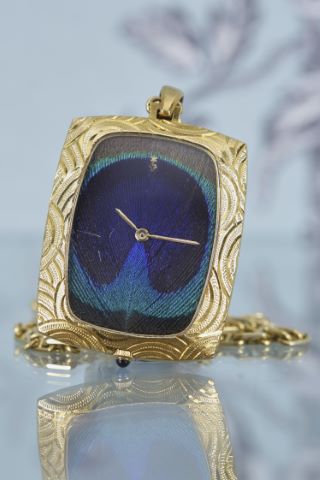 Corum Montre de col et sa chaîne