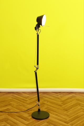 Grande lampe de table modèle “Tolomeo”