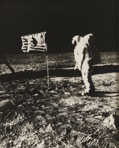 Buzz Aldrin devant le drapeau américain, Apollo 11
