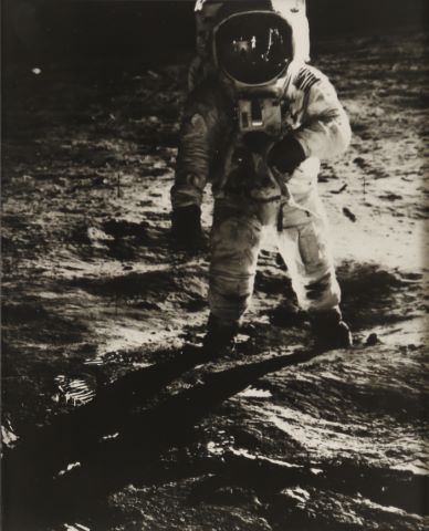 Buzz Aldrin sur la surface lunaire, le reflet de Neil…