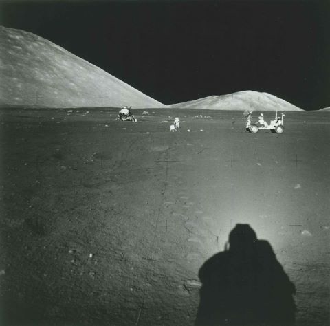 Ombre de Cernan, Bear Montain au loin, Apollo 17