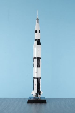 Saturn V au 1/100e