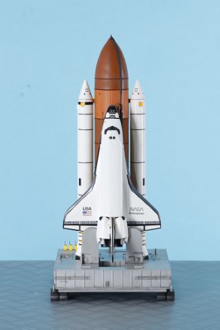 Maquette de navette Enterprise sur son crowler au 1/144e