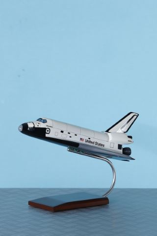 Maquette de navette Discovery au 1/100e