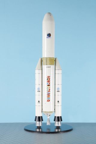 Fusée Ariane V coiffe-courte au 1/50e
