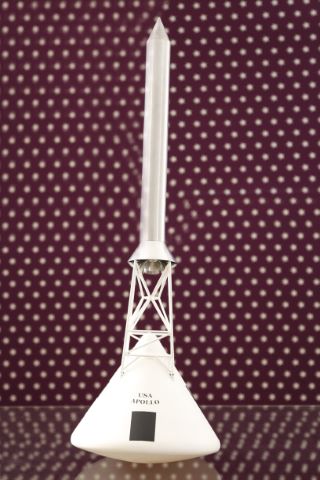 Grande maquette d’étude d’une capsule spatiale Apollo avec sa tour…