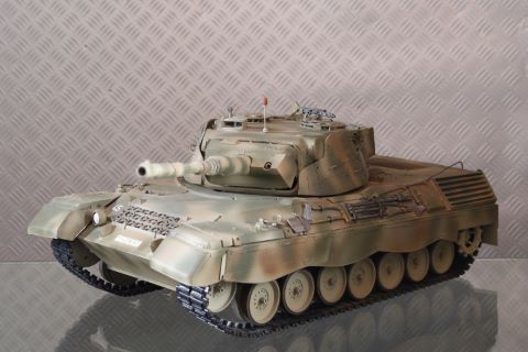 Grande maquette de char allemand Leopard I