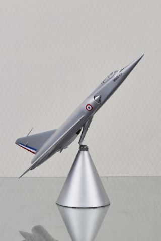 Maquette d’un Mirage IV aux couleurs de l’armée...
