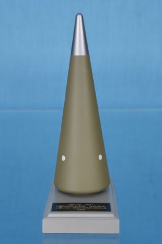 Maquette d’ogive thermonucléaire de missile américain Minuteman (ICBM LGM-30G) développé…