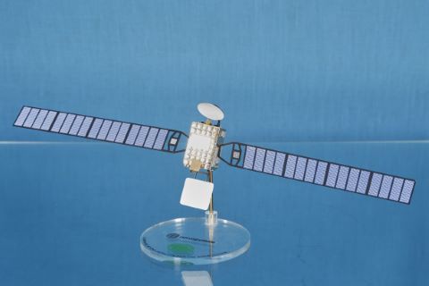 Maquette du satellite de télécommunication créé pour la Ligue Arabe…