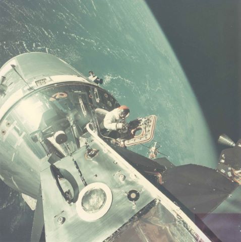 NASA Sortie extravéhiculaire de David R. Scott,...