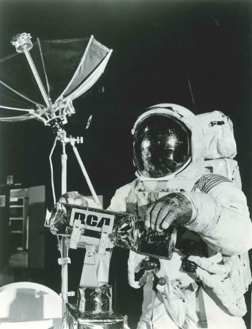 Entraînement à l'installation d'une caméra par un astronaute, Apollo 15