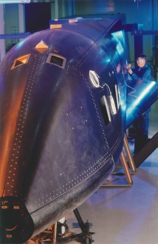 Technicien effectuant des tests sur le X-34 RLV,...