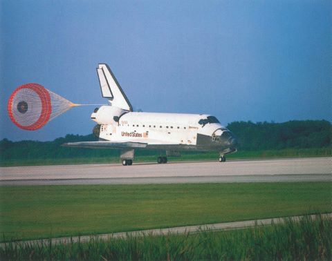 NASA Atterrissage de la navette Discovery...