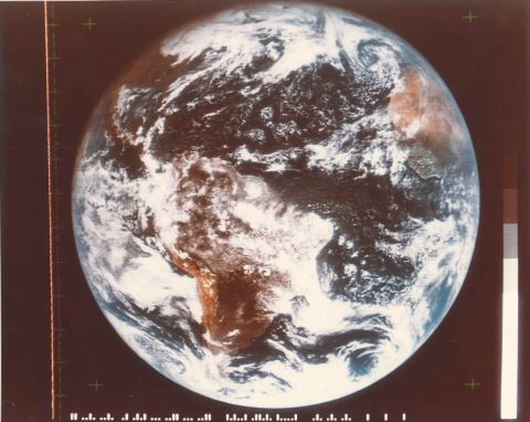 Première vue de la Terre dans son intégralité depuis le…