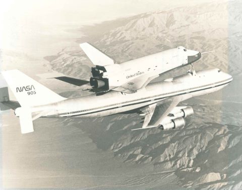 Navette Enterprise sur son porteur Boeing-747 avant son envol