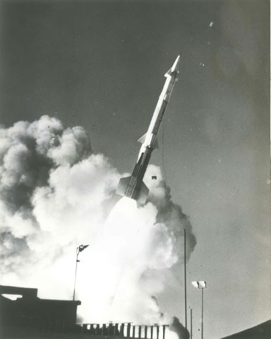 Lancement d’un missile, opération Starbust