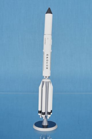 #USSR Maquette de la fusée soviétique Proton...