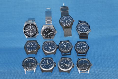 12 montres militaires