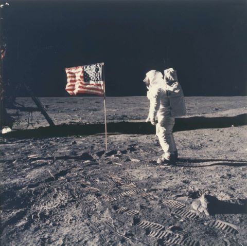 NASA - Neil Armstrong Buzz Aldrin devant...