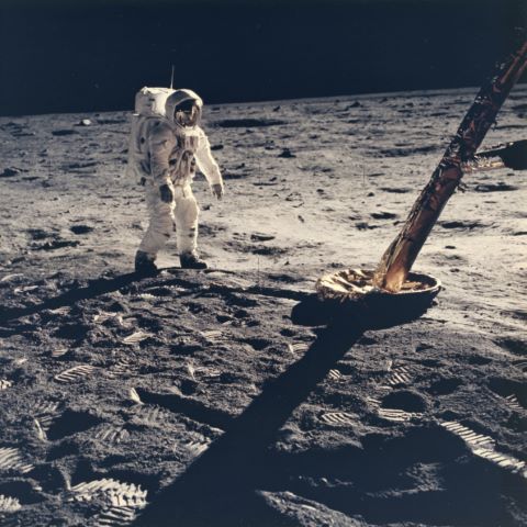 Buzz Aldrin marche vers le module lunaire,Apollo 11