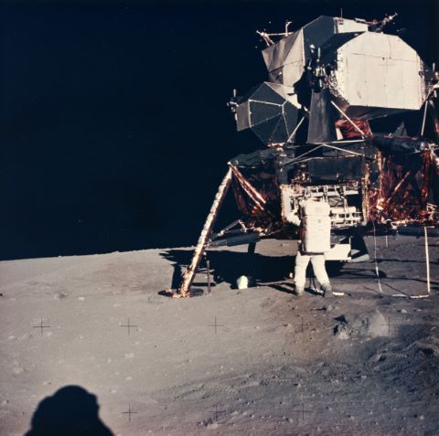NASA - Neil Armstrong Buzz Aldrin de dos devant...