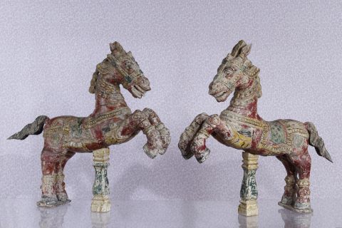 Paire de chevaux de faîtes