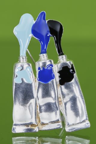 Broche tubes de couleurs noir, bleu roi et bleu ciel