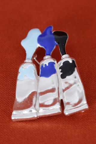 Broche tubes de couleurs noir, bleu roy, bleu ciel