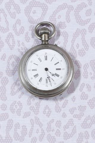 Ensemble de 8 montres comprenant :