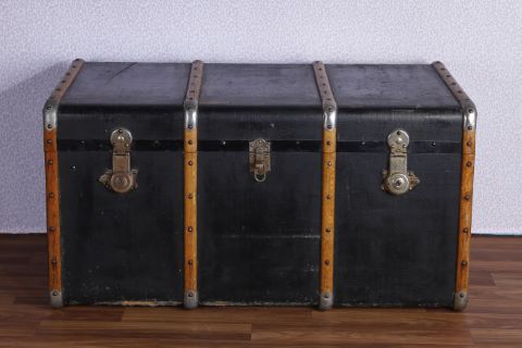 Grande malle de voyage noire