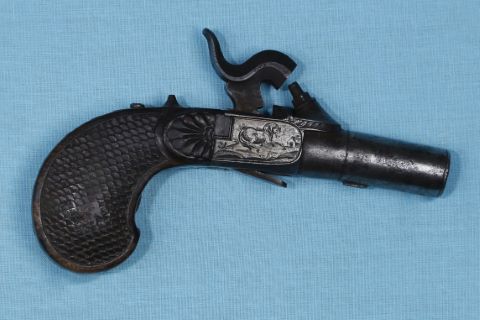 Pistolet de poche converti à percussion