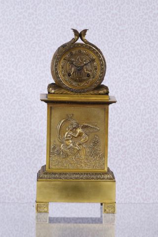 Pendule de forme borne