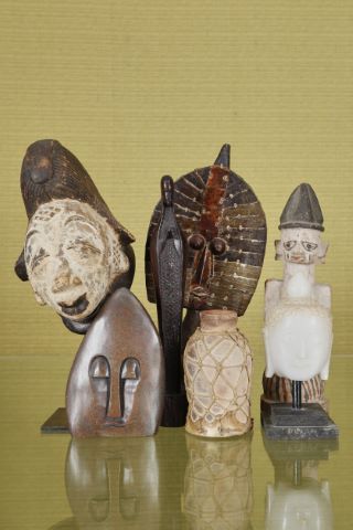 Ensemble de 7 sculptures et masques