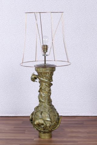 Grand pied de lampe