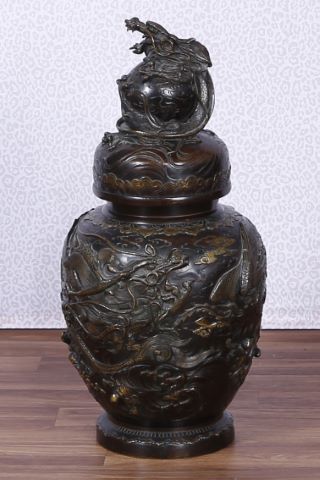 Grand vase couvert