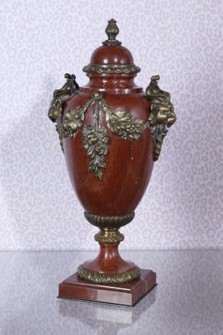 Vase monté sur piédouche