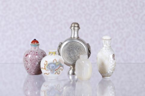 Ensemble de cinq tabatières