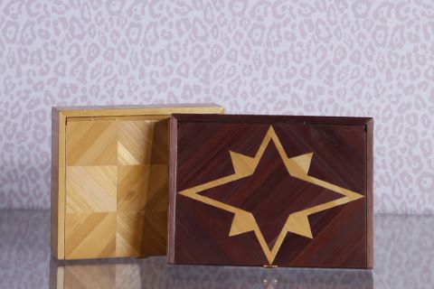 Deux boîtes en marqueterie de paille