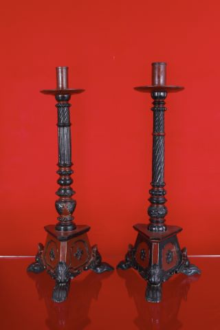 Grande paire de chandeliers d’église à une lumière