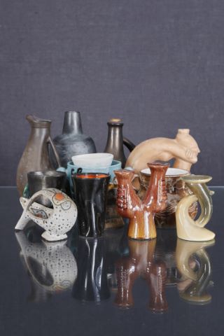 Ensemble de 12 vases