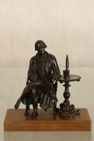 Écrivain à sa table