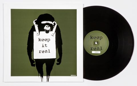 Banksy (né en 1974) Laugh now / Keep it real