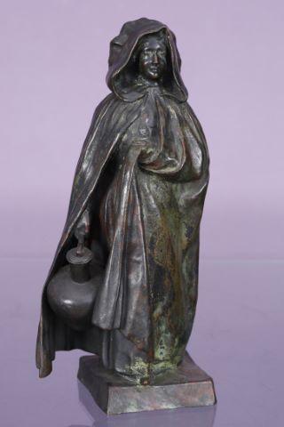 Paysanne portant une cruche