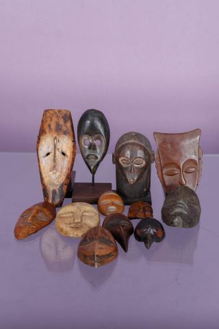12 masques miniatures