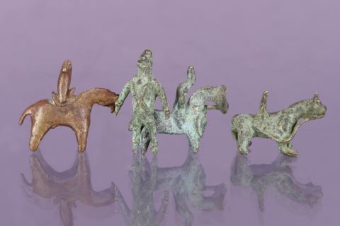 4 figurines