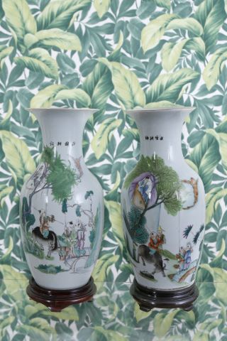 Paire de vases balustre