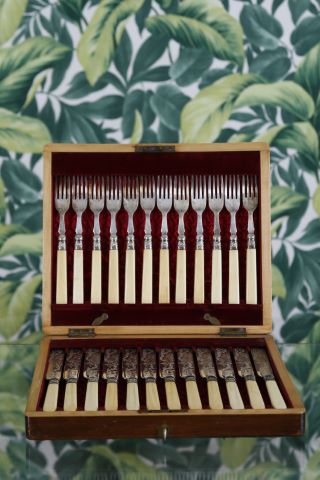 Coffret de 12 couverts à dessert