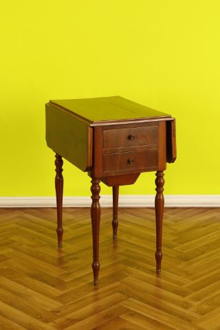 Petite table à rabats